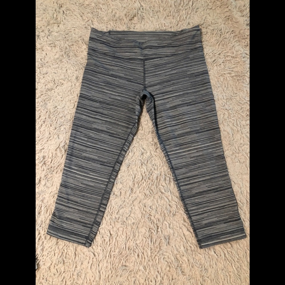 Women’s UA Crop Leggings SZ M
